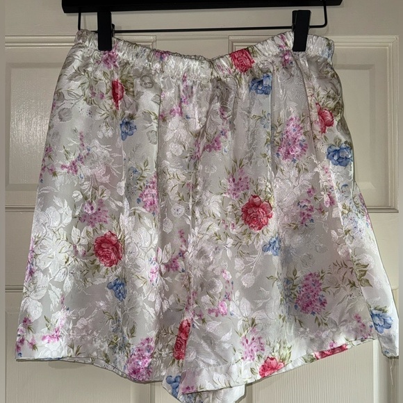 Private Luxuries Pajama Set Size Large - Picture 6 of 7